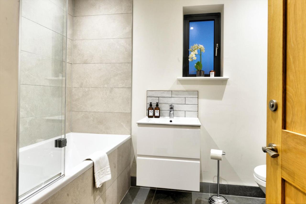 The Penthouse - Allocated Parking With City Views Рипон Экстерьер фото